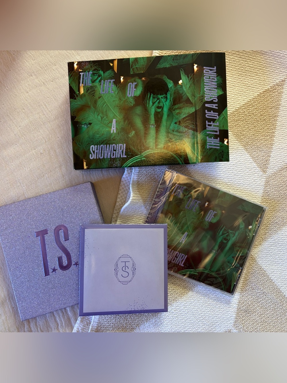 Taylor Swift, The Life of a Showgirl “it’s rapturous” CD Set